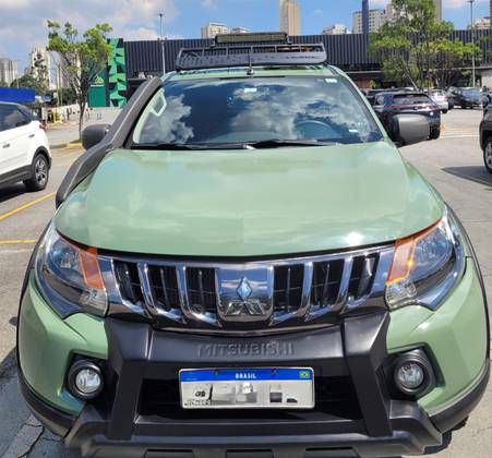 MITSUBISHI L200 TRITON 2.4 16V TURBO DIESEL SAVANA GLS CD 4X4 AUTOMÁTICO MITSUBISHI L200 TRITON 2.4 16V TURBO DIESEL SAVANA GLS CD 4X4 AUTOMÁTICO